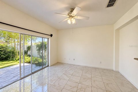 Villa ou maison à louer à Oxford, Floride: 4 chambres, 179.21 m2 № 2388136 - photo 3