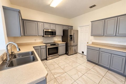 Villa ou maison à louer à Oxford, Floride: 4 chambres, 179.21 m2 № 2388136 - photo 5