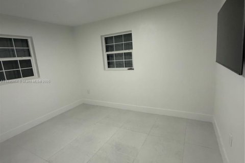 Снять в аренду виллу или дом в Кейп-Корал, Флорида 3 спальни, № 1949319 - фото 4