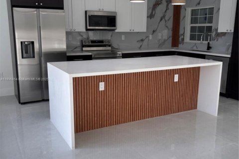 Снять в аренду виллу или дом в Кейп-Корал, Флорида 3 спальни, № 1949319 - фото 8