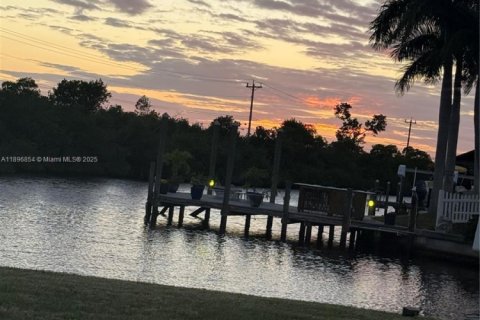 Снять в аренду виллу или дом в Кейп-Корал, Флорида 3 спальни, № 1949319 - фото 5