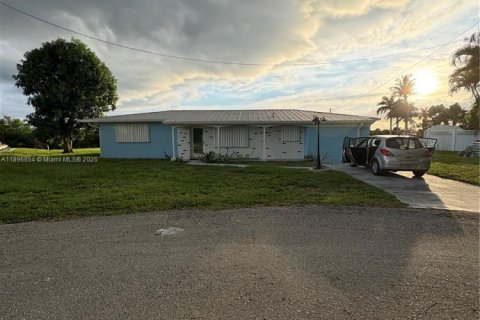 Снять в аренду виллу или дом в Кейп-Корал, Флорида 3 спальни, № 1949319 - фото 6