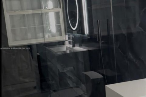 Снять в аренду виллу или дом в Кейп-Корал, Флорида 3 спальни, № 1949319 - фото 2