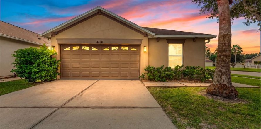 House in Land O' Lakes, Florida 3 bedrooms, 123 sq.m. № 2393626