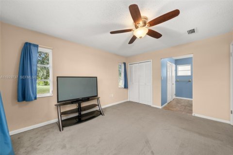 House in Sebring, Florida 3 bedrooms, 119.75 sq.m. № 1988595 - photo 11