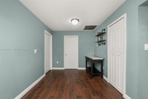 House in Sebring, Florida 3 bedrooms, 119.75 sq.m. № 1988595 - photo 25