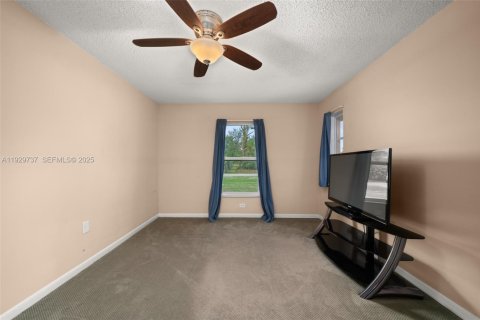 House in Sebring, Florida 3 bedrooms, 119.75 sq.m. № 1988595 - photo 15