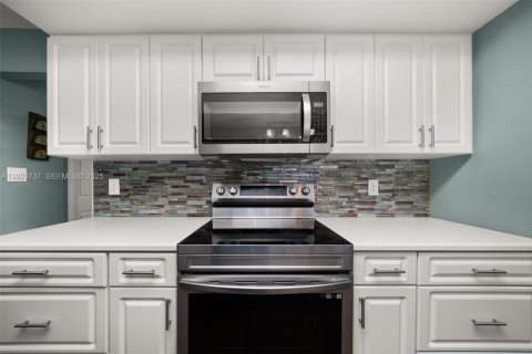 House in Sebring, Florida 3 bedrooms, 119.75 sq.m. № 1988595 - photo 21