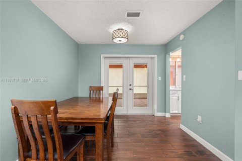 House in Sebring, Florida 3 bedrooms, 119.75 sq.m. № 1988595 - photo 19