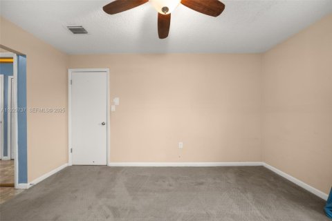 House in Sebring, Florida 3 bedrooms, 119.75 sq.m. № 1988595 - photo 16