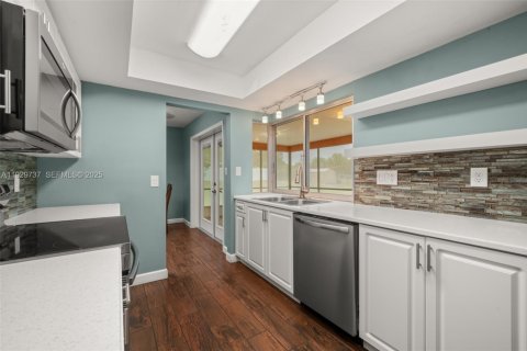 House in Sebring, Florida 3 bedrooms, 119.75 sq.m. № 1988595 - photo 24