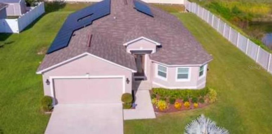 House in Winter Haven, Florida 3 bedrooms, 139.35 sq.m. № 2222103