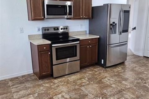 House in Winter Haven, Florida 3 bedrooms, 139.35 sq.m. № 2222103 - photo 6