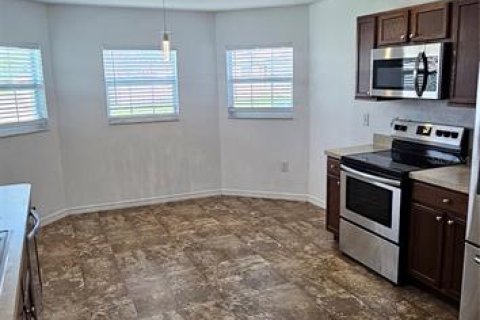 House in Winter Haven, Florida 3 bedrooms, 139.35 sq.m. № 2222103 - photo 9