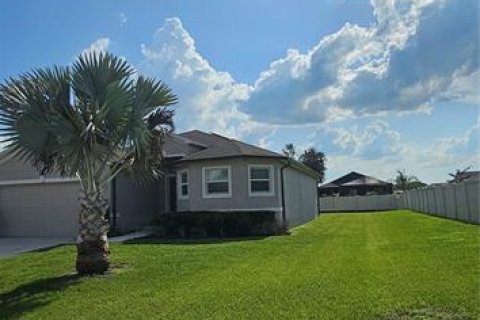 House in Winter Haven, Florida 3 bedrooms, 139.35 sq.m. № 2222103 - photo 4