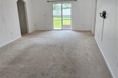 House in Winter Haven, Florida 3 bedrooms, 139.35 sq.m. № 2222103 - photo 5