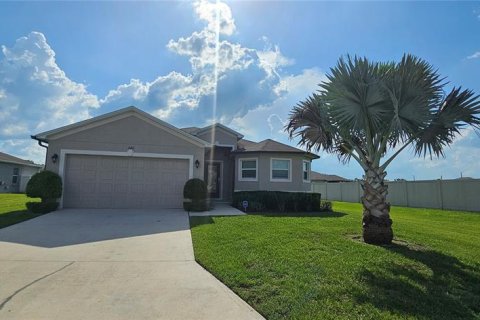 House in Winter Haven, Florida 3 bedrooms, 139.35 sq.m. № 2222103 - photo 2