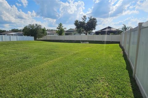 House in Winter Haven, Florida 3 bedrooms, 139.35 sq.m. № 2222103 - photo 13