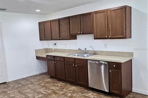 House in Winter Haven, Florida 3 bedrooms, 139.35 sq.m. № 2222103 - photo 7