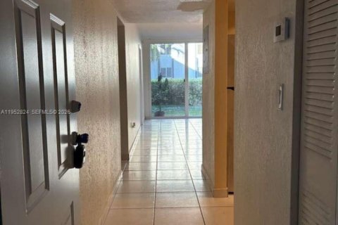 Снять в аренду кондоминиум в Хайалиа Гарденс, Флорида 2 спальни, 89.19м2, № 2008103 - фото 2