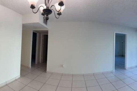 Кондоминиум с 2 спальнями в Хайалиа Гарденс, Флорида № 2008103