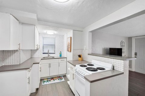 Townhouse in Fort Lauderdale, Florida 1 bedroom, 78.97 sq.m. № 2410939 - photo 4