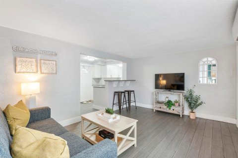 Townhouse in Fort Lauderdale, Florida 1 bedroom, 78.97 sq.m. № 2410939 - photo 2