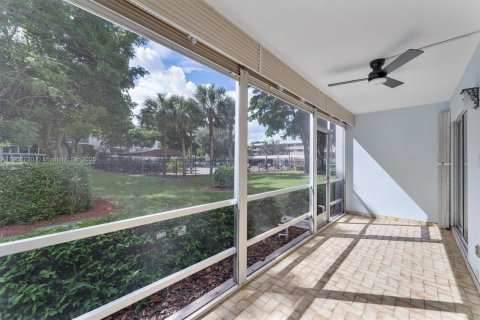 Condo in Coconut Creek, Florida, 2 bedrooms  № 1951454 - photo 18