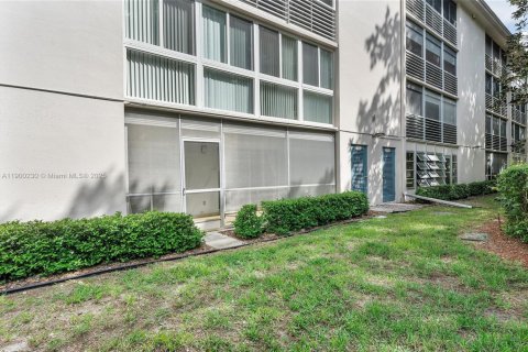 Condo in Coconut Creek, Florida, 2 bedrooms  № 1951454 - photo 19