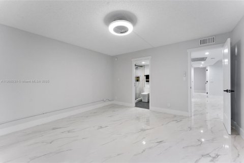 Condo in Coconut Creek, Florida, 2 bedrooms  № 1951454 - photo 8
