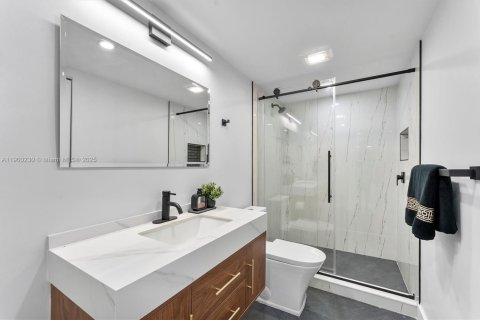 Condo in Coconut Creek, Florida, 2 bedrooms  № 1951454 - photo 15