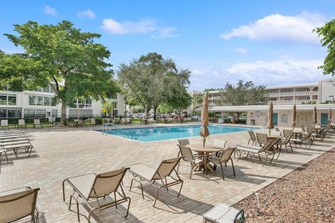 Condo in Coconut Creek, Florida, 2 bedrooms  № 1951454 - photo 22