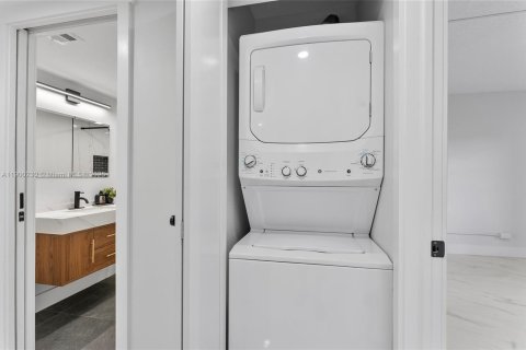 Condo in Coconut Creek, Florida, 2 bedrooms  № 1951454 - photo 14