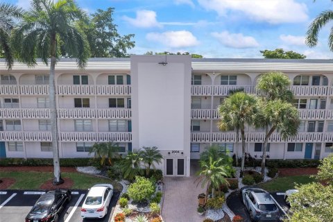 Condo in Coconut Creek, Florida, 2 bedrooms  № 1951454 - photo 25