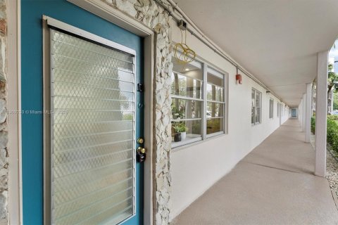 Condo in Coconut Creek, Florida, 2 bedrooms  № 1951454 - photo 21