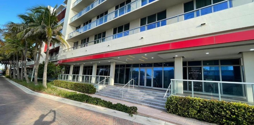 Commercial property in Hollywood, Florida № 1865680