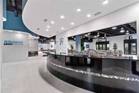 Коммерческая недвижимость в Мирамар, Флорида № 2040053