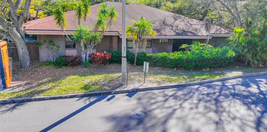 Propiedad comercial en Bradenton, Florida 23.78 m2 № 1777437