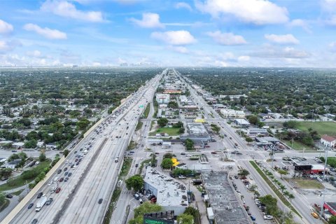 Propiedad comercial en venta en North Miami, Florida № 2054790 - foto 13