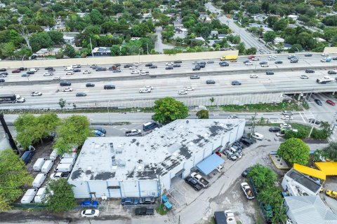 Propiedad comercial en venta en North Miami, Florida № 2054790 - foto 3