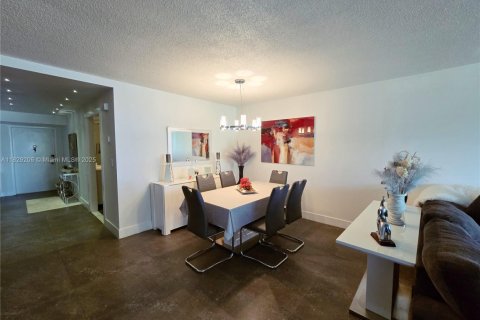 Condo in Pompano Beach, Florida, 3 bedrooms  № 1804333 - photo 7