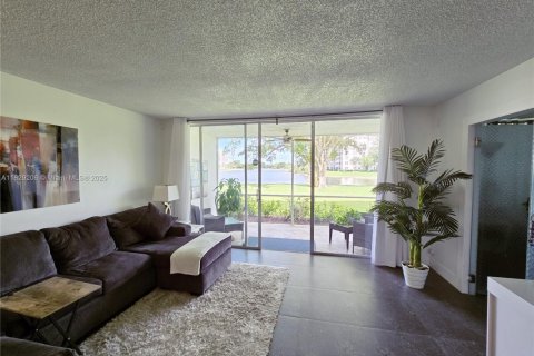 Condo in Pompano Beach, Florida, 3 bedrooms  № 1804333 - photo 23
