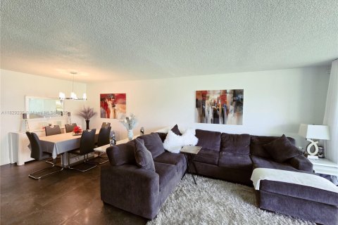 Condo in Pompano Beach, Florida, 3 bedrooms  № 1804333 - photo 14