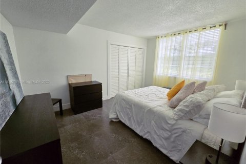 Condo in Pompano Beach, Florida, 3 bedrooms  № 1804333 - photo 18