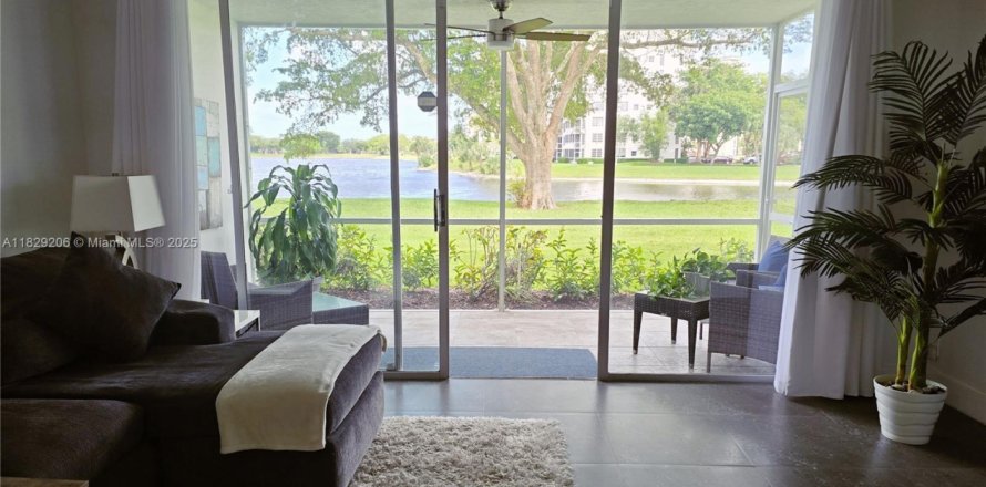 Condo in Pompano Beach, Florida, 3 bedrooms  № 1804333