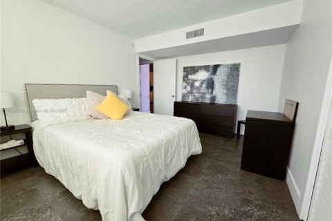 Condo in Pompano Beach, Florida, 3 bedrooms  № 1804333 - photo 17