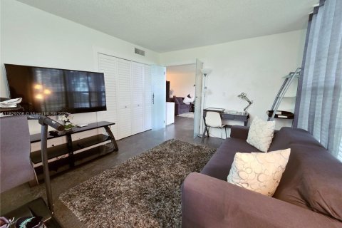 Condo in Pompano Beach, Florida, 3 bedrooms  № 1804333 - photo 21