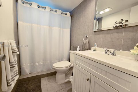 Condo in Pompano Beach, Florida, 3 bedrooms  № 1804333 - photo 19