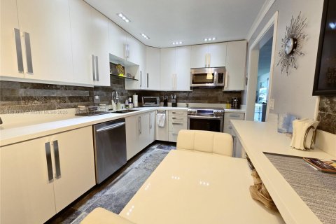 Condo in Pompano Beach, Florida, 3 bedrooms  № 1804333 - photo 5
