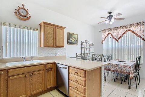 House in Poinciana, Florida 3 bedrooms, 165.92 sq.m. № 1765461 - photo 9
